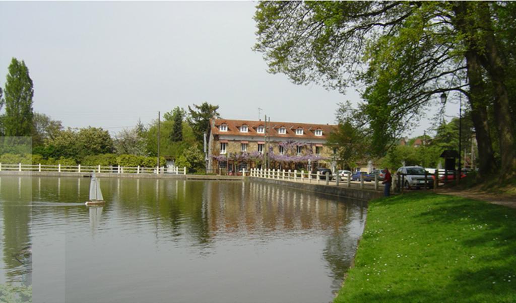 Au Bord Du Lac Hotel Saint-Rémy-lès-Chevreuse Exterior foto